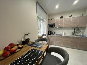 Kuchyň nebo kuchyňský kout v ubytování Apartment Jõesuu