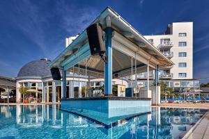 Bazén v ubytování Hotel Silver nebo v jeho okolí