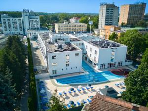Bazén v ubytování Hotel Silver nebo v jeho okolí