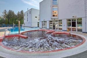 Bazén v ubytování Hotel Silver nebo v jeho okolí