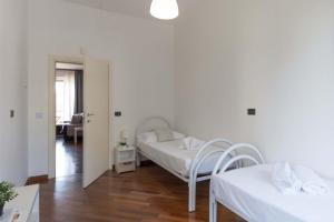 En eller flere senge i et værelse på Italian Experience-Novoli Suite Apartment