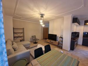 Μια τηλεόραση ή/και κέντρο ψυχαγωγίας στο Seaview luxury apartment Durres