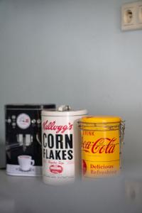 two cans of corn flakes sitting on a shelf at Apartament Londyn in Łagów