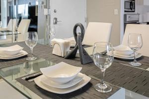 Galeriebild der Unterkunft Relaxing Escape Oceanfront Pool Gem On The Beach in Fort Lauderdale