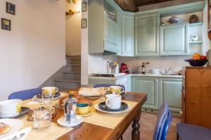 Kuchyň nebo kuchyňský kout v ubytování Italian Experience-Il Borgo Apartment