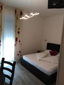 Postel nebo postele na pokoji v ubytování Hotel Vienna