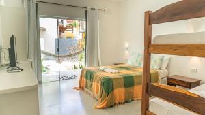 a bedroom with a bunk bed and a balcony at Pousada Gute Morro in Morro de São Paulo +52 photos