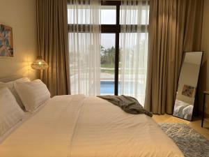 Postel nebo postele na pokoji v ubytování Segal Rotana Salalah Villa wz Private S Pool