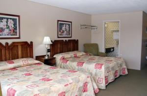 מיטה או מיטות בחדר ב-Diamond Motor Inn