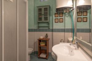 Phòng tắm tại Italian Experience-Florence Suite Retreat +41 ảnh