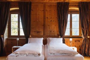 Postel nebo postele na pokoji v ubytování Villa Carisch