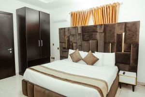 Rúm í herbergi á 1Bed - Balcony - Pool - Gym - Spa