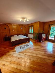 Postel nebo postele na pokoji v ubytování Raw Nature Cabin