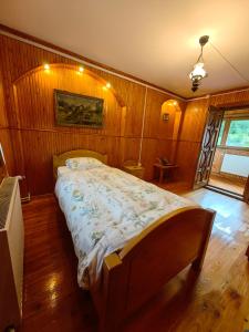 Postel nebo postele na pokoji v ubytování Raw Nature Cabin