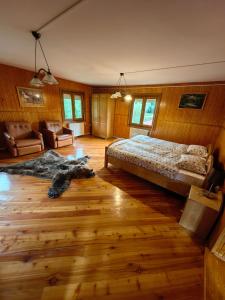 Posezení v ubytování Raw Nature Cabin