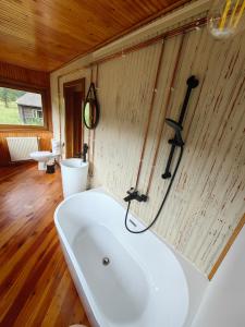 Koupelna v ubytování Raw Nature Cabin