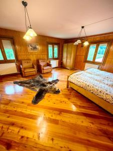 Postel nebo postele na pokoji v ubytování Raw Nature Cabin
