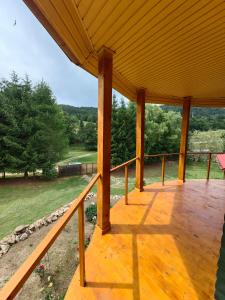 Balkón nebo terasa v ubytování Raw Nature Cabin