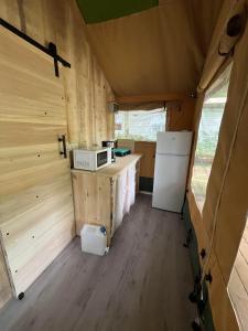 Kuchnia lub aneks kuchenny w obiekcie Camping Le Convivial