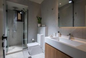 Salle de bains dans l'établissement Centro Vero Suites by Omilos Hotels