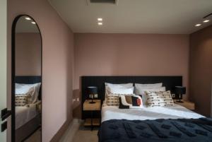 Un ou plusieurs lits dans un hébergement de l'établissement Centro Vero Suites by Omilos Hotels