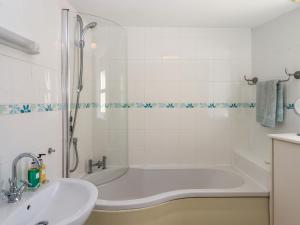 Et badeværelse på The Old Greengrocers + 24 billeder