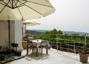 a patio with a table and chairs and an umbrella at B&B Bellaria Rooms in Longbardi +61 photos