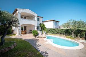 Swimmingpoolen hos eller tæt på Villa Olive by Klodge + 26 billeder