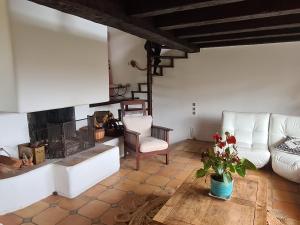 Posezení v ubytování Villa M, Chambres d'Hôtes, Vue mer, Sauna, Piscine à Six-Fours