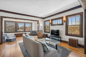 Predel za sedenje v nastanitvi Sky Apt in Majestic MPLS Duplex