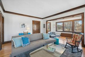 Predel za sedenje v nastanitvi Sky Apt in Majestic MPLS Duplex