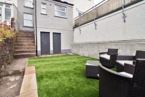 O grădină în afara Prospect Cottage Fabulous Home In Stunning Rhondda Valley By StayStaycations