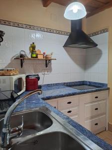 Kuchyň nebo kuchyňský kout v ubytování Casa Rural La Barquilla + 37 fotografií