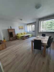 Et opholdsområde på Apartament Lazur 13