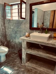 Phòng tắm tại Helwas Zanzibar Beach Hotel +92 ảnh