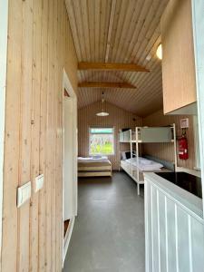 Arhus Cottage and Camping的厨房或小厨房