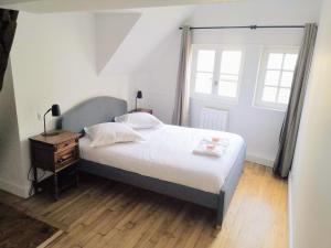 a bedroom with a bed and a window at Bolero in Vannes