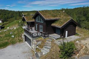 an overhead view of a house with a grass roof at New, cozy, and comfortable cabin in Geilo in Flatåker