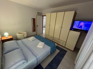 Postel nebo postele na pokoji v ubytování Luna's House Fondachello