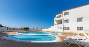 Bazén v ubytovaní Ocean View Penthouse By Dream Homes Tenerife alebo v jeho blízkosti