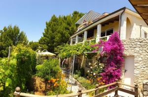Fotografie z fotogalerie ubytování Villa Bugenvilla v destinaci Lokva Rogoznica + 37 fotografií