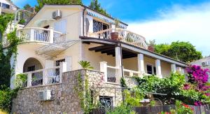 Fotografie z fotogalerie ubytování Villa Bugenvilla v destinaci Lokva Rogoznica