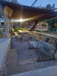a patio with a bench and a table and a carriage at A ponte in Pontevedra