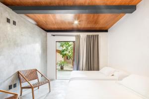 Кровать или кровати в номере Welcome to Paradise - Luxurious Studio Oasis "Artemisa" with Pool and Lush Tropical Gardens
