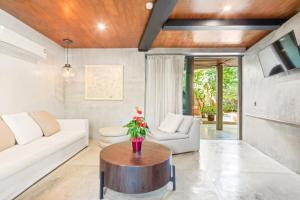 Гостиная зона в Welcome to Paradise - Luxurious Studio Oasis "Artemisa" with Pool and Lush Tropical Gardens