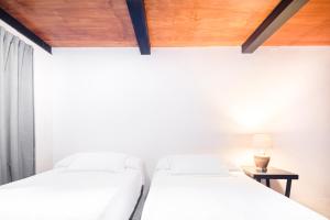Кровать или кровати в номере Welcome to Paradise - Luxurious Studio Oasis "Artemisa" with Pool and Lush Tropical Gardens