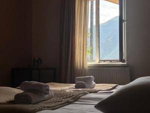 A bed or beds in a room at Hotel Dari