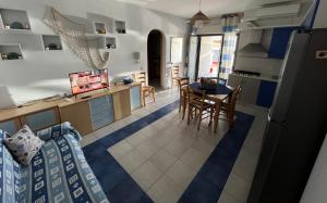 Kuchyň nebo kuchyňský kout v ubytování Luna's House Fondachello