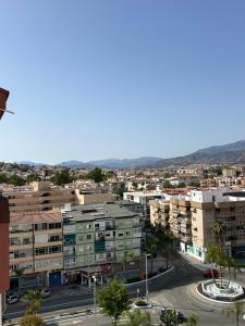 een luchtfoto van een stad met gebouwen bij El estudio de Alejandro in Torre del Mar