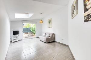 Μια τηλεόραση ή/και κέντρο ψυχαγωγίας στο Loft avec Chambre en Mezzanine